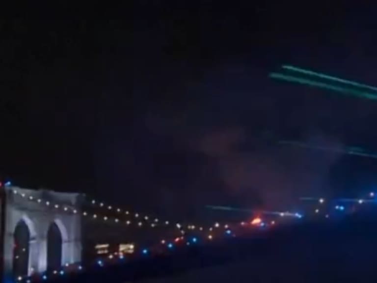 En medio de la celebración de los 250 años de Estados Unidos: incendio afectó al Puente de Brooklyn en Nueva York