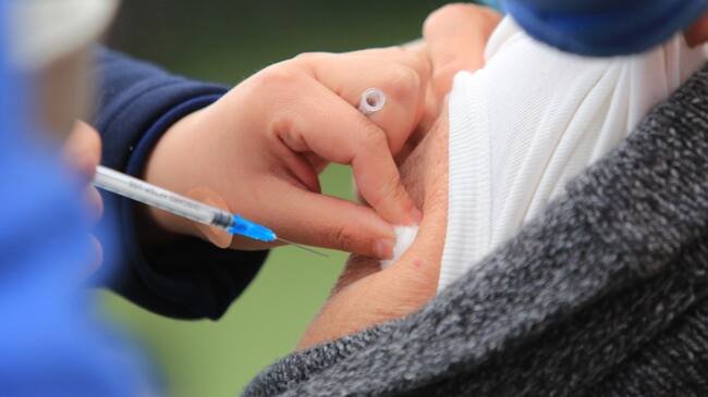 13 de Agosto de 2021 / ÑUÑOASubsecretaria de Salud Paula Daza participa de la Vacunación de refuerzo para adultos mayores de 79 a 81 años en el Velódromo del Estadio Nacional y la supervisión de los Vacunatorios Móviles que se despliegan por la Región Metropolitana desde este punto
FOTO: DIEGO MARTIN / AGENCIAUNO