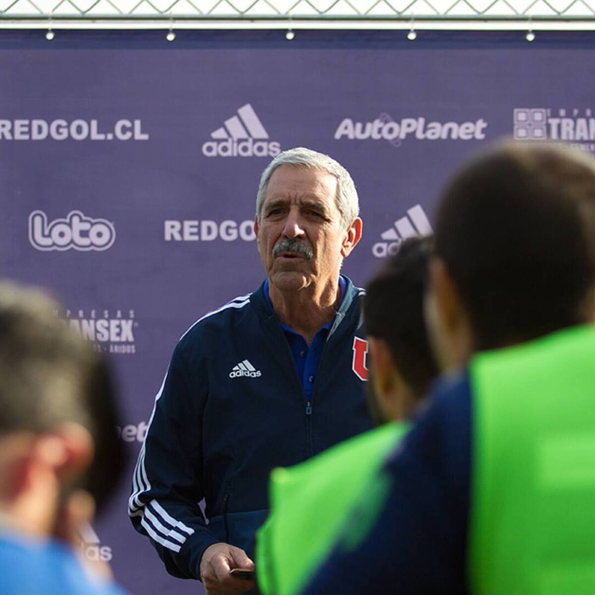 “A veces me pregunto por qué sigo siendo hincha de la U… Debo ser el único DT bicampeón al que echaron; cómo no voy a estar dolido”