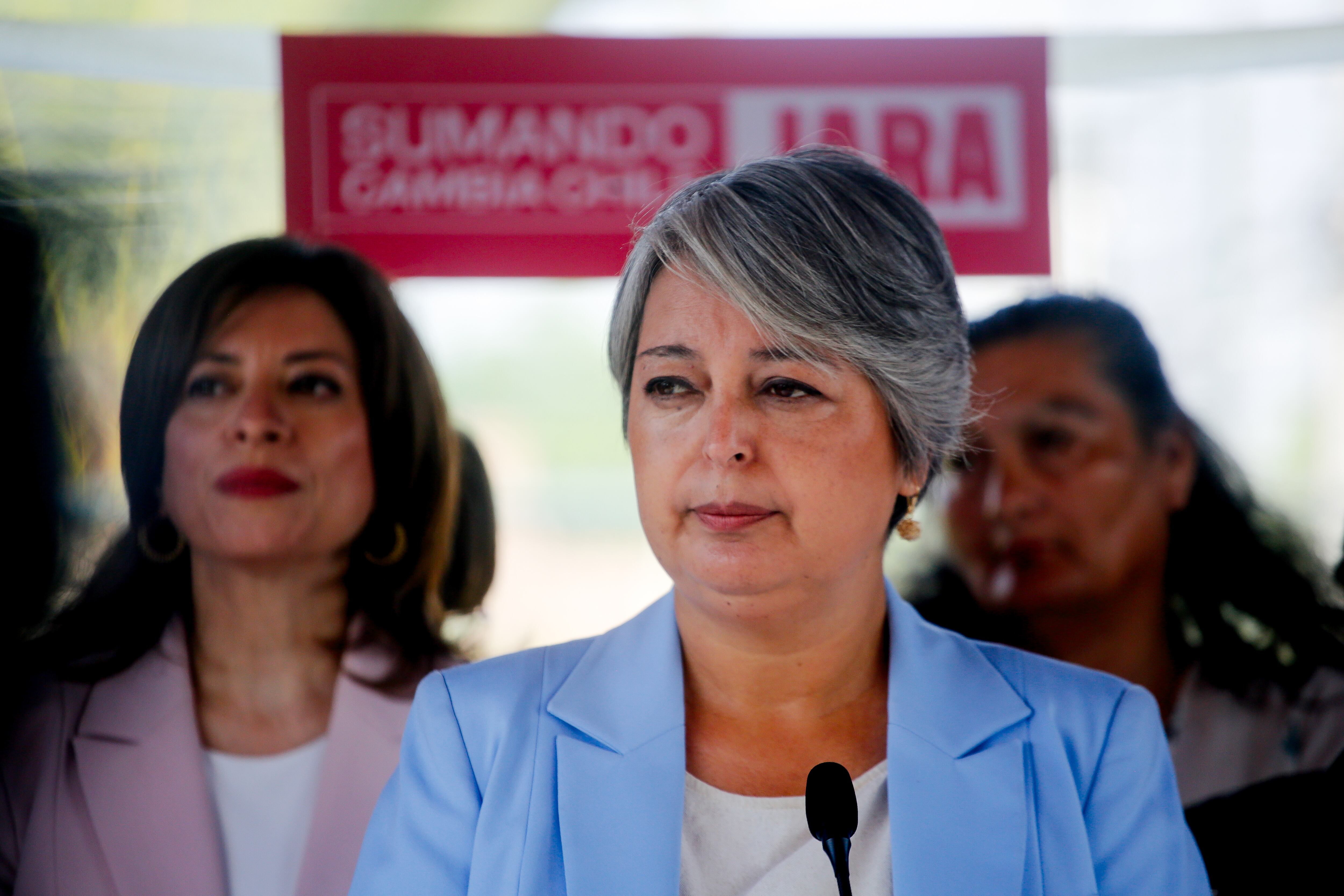 25 de noviembre de 2025/QUILICURAEn el marco del Día Internacional de la Eliminación de la Violencia contra la Mujer, la candidata presidencial Jeannette Jara realiza un punto de prensa junto a la alcaldesa Paulina Bobadilla y a vecinas y dirigentas vecinales de la comuna de Quilicura, en dónde anunció nuevas medidas en dicha materia.
FOTO: HANS SCOTT/AGENCIAUNO