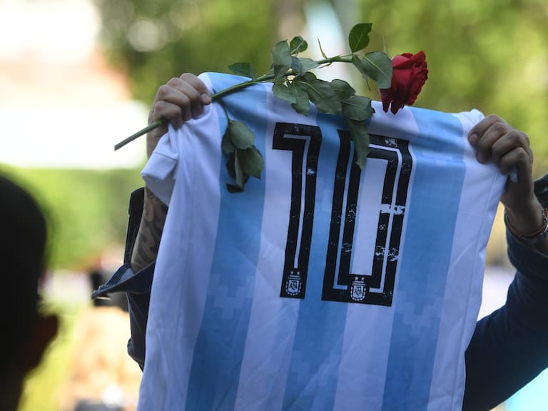 Impacto mundial por fotografía del cadáver de Maradona capturada por trabajadores de funeraria
