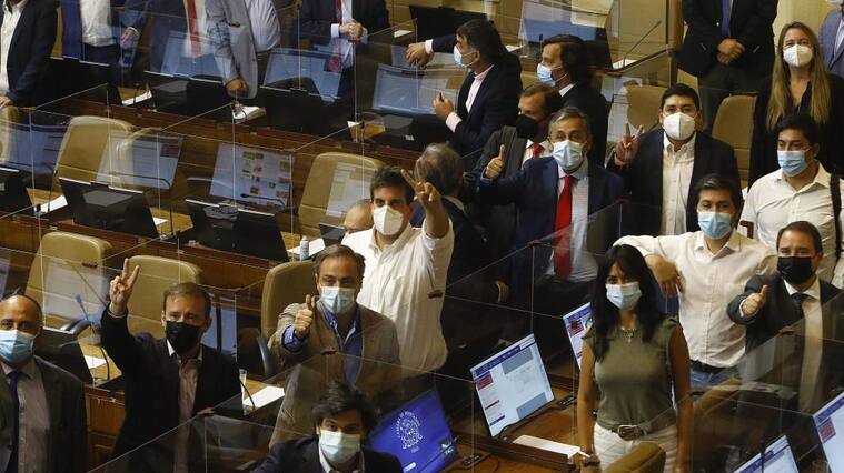 07 DE MARZO DE 2022/VALPARAISODiputados de Renovación Nacional, durante la última sesión especial del periodo legislativo de la Cámara de Diputados.
FOTO: LEONARDO RUBILAR CHANDIA/AGENCIAUNO