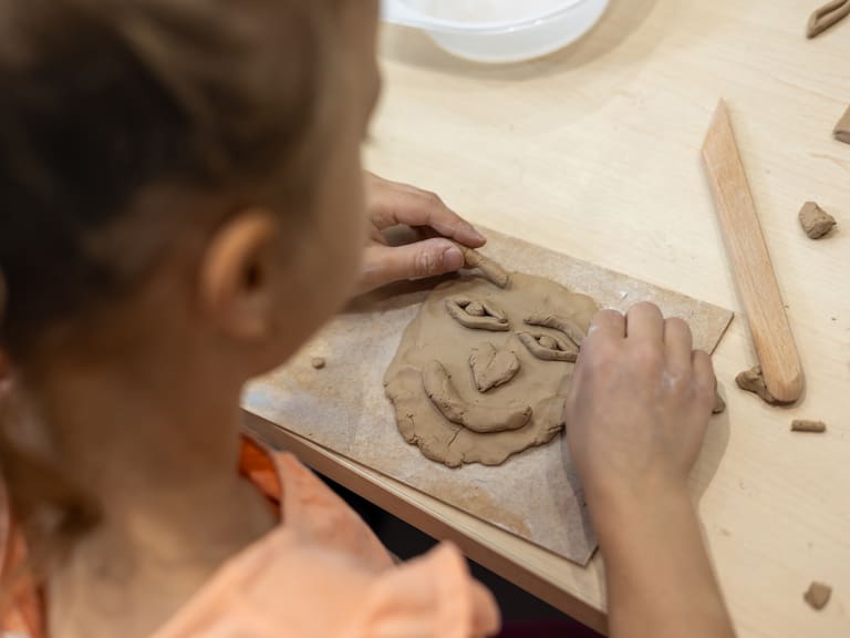 Los mitos sobre las neurodivergencias que retrasan el diagnóstico de miles de niños, según especialistas