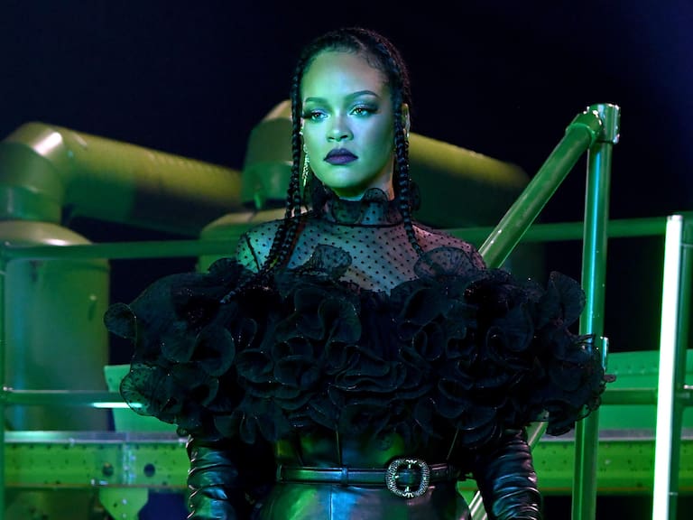 Rihanna es «cancelada» en redes sociales por incluir una canción ofensiva para los musulmanes en su show de moda