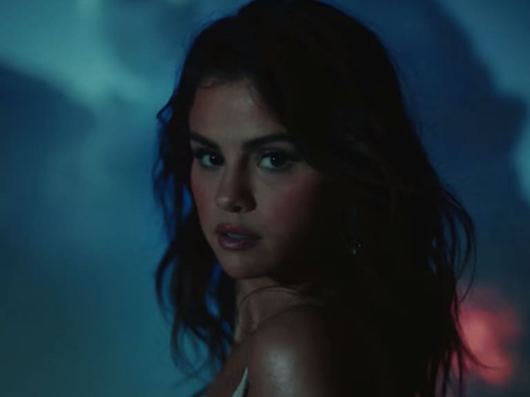 El salto musical de Selena Gómez: lanzó canción de reggaetón y en español junto a Rauw Alejandro