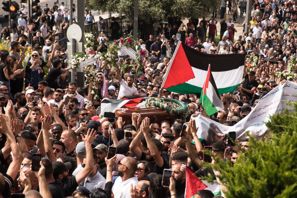 El multitudinario funeral de la periodista Shireen Abu Akleh