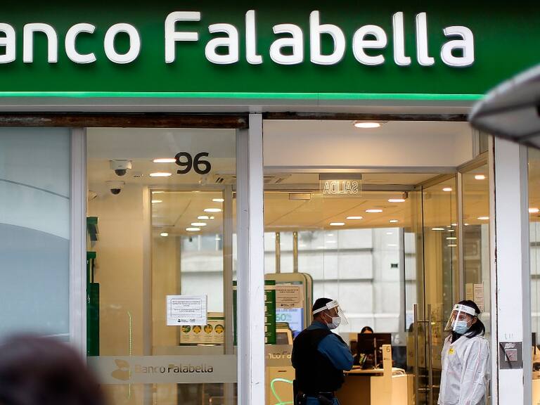 Sernac oficia a Banco Falabella tras problemas en sitio web y aplicaciones móviles