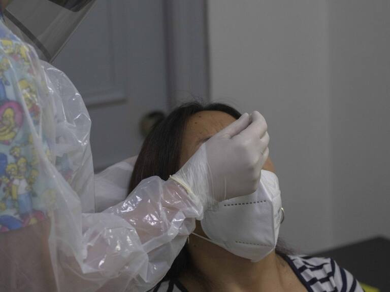 Tomas de test PCR en una clínica, en la búsqueda activa de Covid-19 debido al aumento de los casos en los últimos días.
FOTO: LUIS FELIPE ARAYA/ AGENCIA UNO