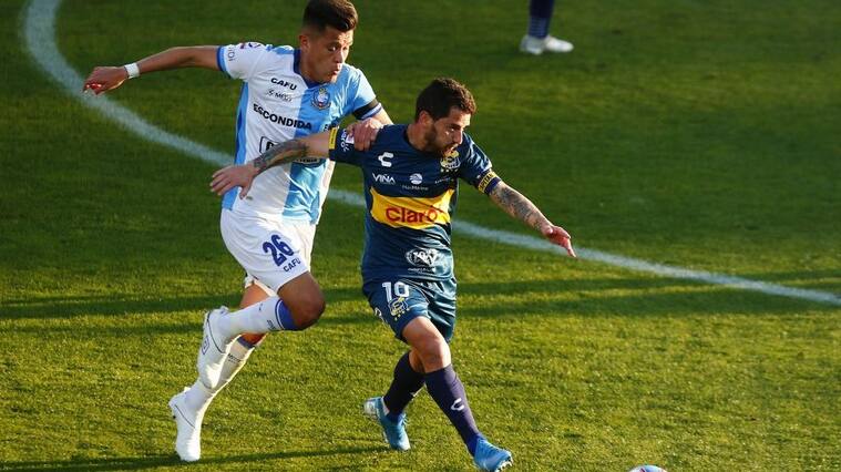 10 DE SEPTIEMBRE DE 2020/VIÑA DEL MARCarlos Munoz (i) y Juan Ezequiel Cuevas (c), durante el partido valido por fecha 10 del Campeonato Nacional AFP PlanVital 2020, entre Everton y Deportes Antofagasta, diputado en el Estadio Sausalito.
FOTO: LEONARDO RUBILAR CHANDIA/AGENCIAUNO