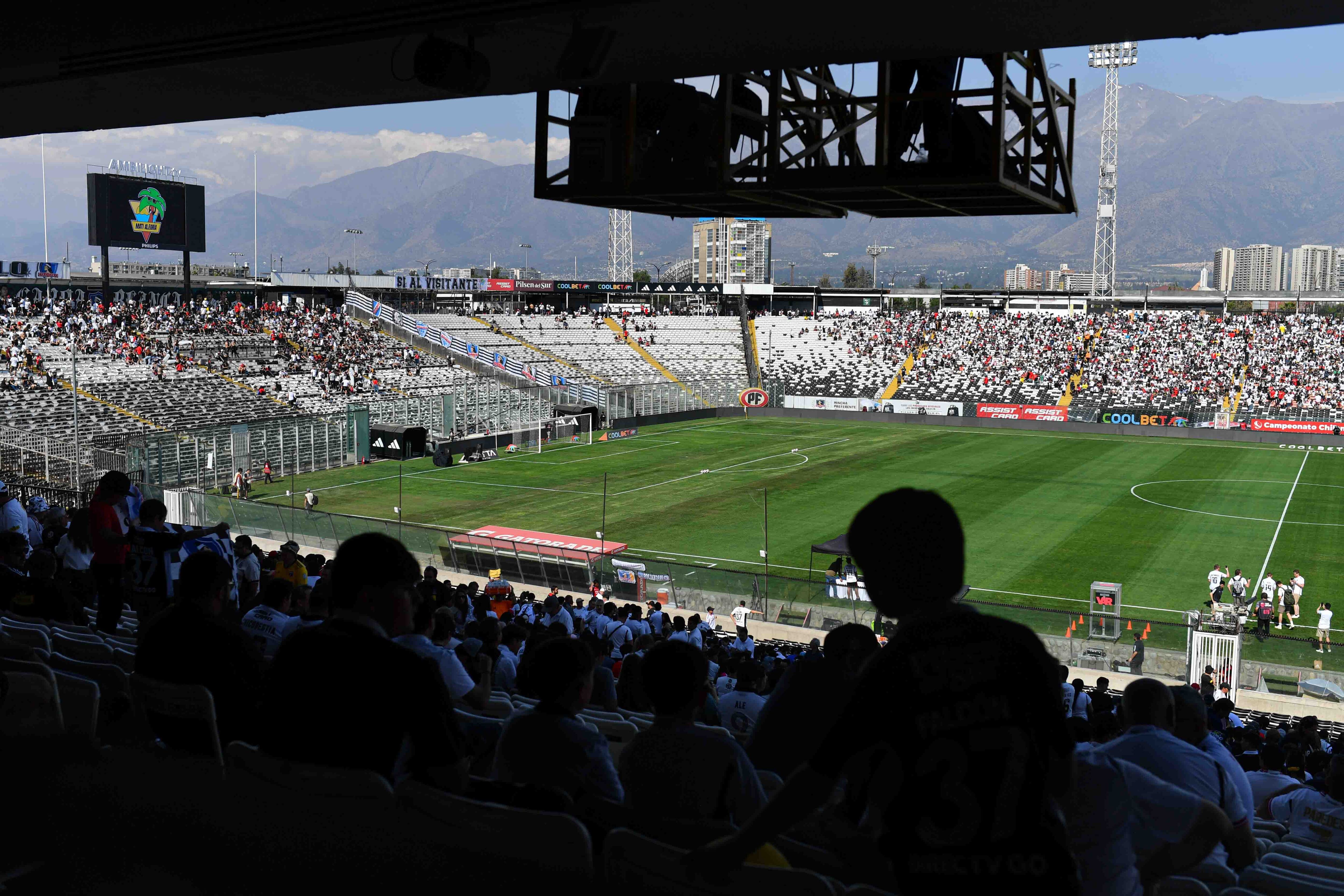 Colo Colo "le tocó la oreja" a la U para vender más abonos del 2024 | Agencia Uno