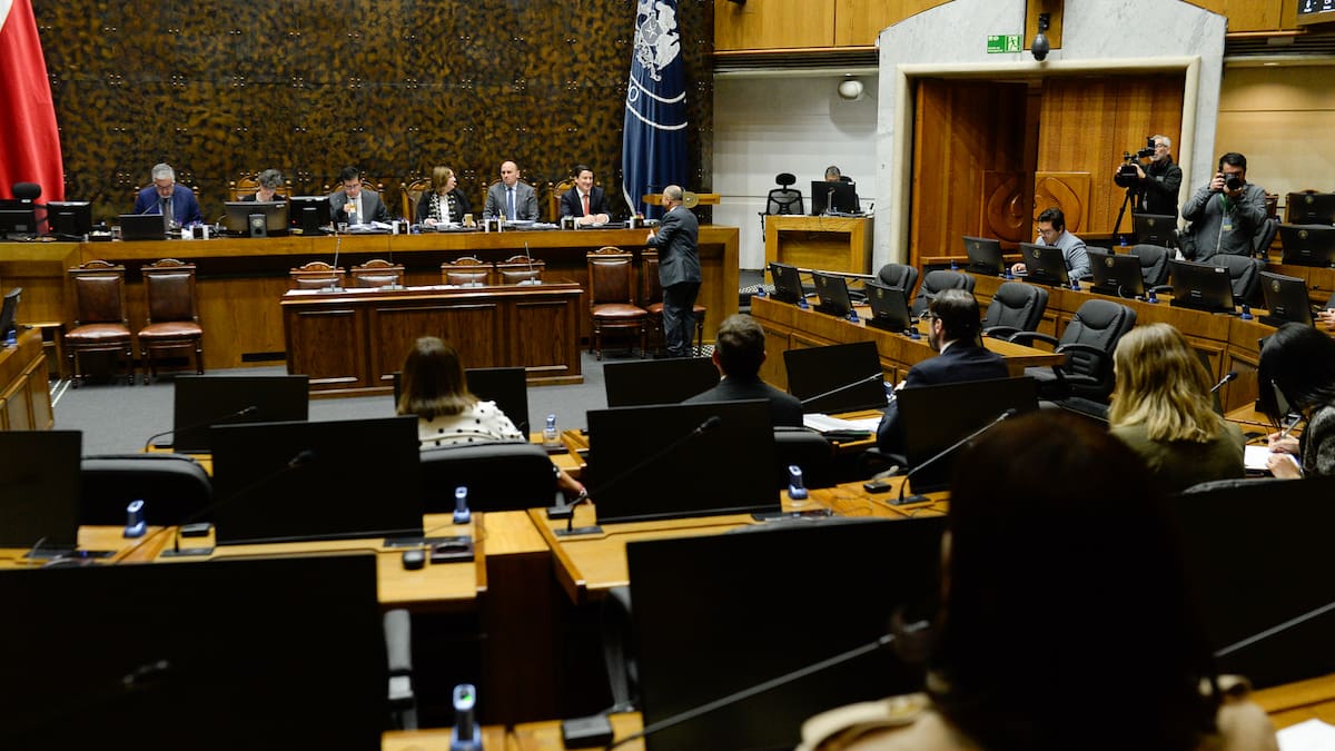 Reforma al sistema político queda a un paso de ser ley: Senado aprueba informe de Comisión Mixta
