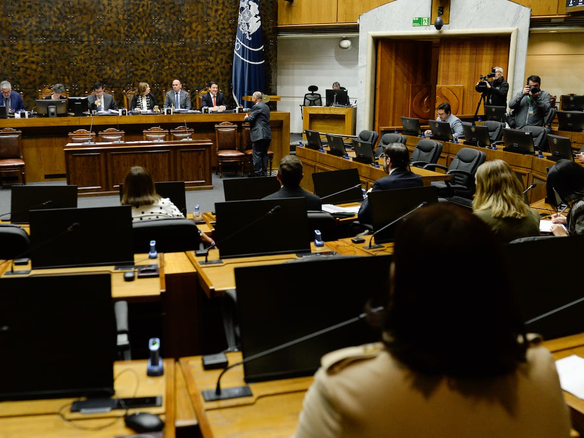 Reforma al sistema político queda a un paso de ser ley: Senado aprueba informe de Comisión Mixta