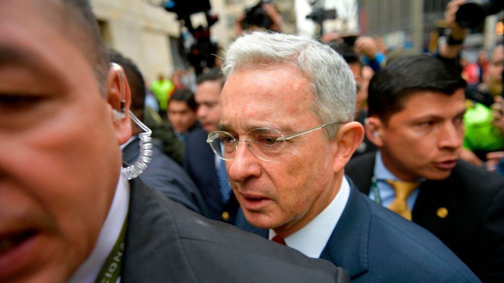 Former Colombian President (2002-2010) and Senator Alvaro Uribe (C) arrives to the Palace of Justice for a hearing before the Supreme Court of Justice in a case over witness tampering in Bogota, Colombia, on October 8, 2019. - The influential ex-president and senator Alvaro Uribe, head of the ruling party in Colombia, appears before the Supreme Court of Justice, for an alleged case of witness manipulation. (Photo by Raul ARBOLEDA / AFP) (Photo by RAUL ARBOLEDA/AFP via Getty Images)