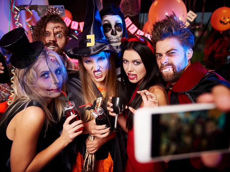 Dulces, cine y cultura pop: cuatro de cada 10 chilenos celebran Halloween con actividades especiales