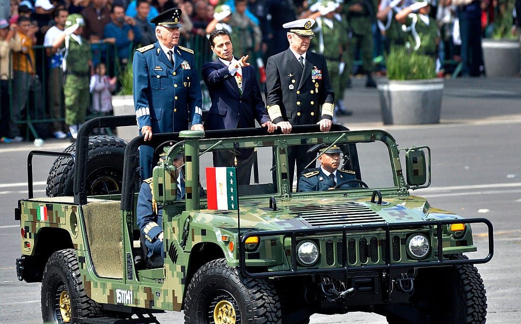 Cienfuegos acompañando a Enrique Peña Nieto
