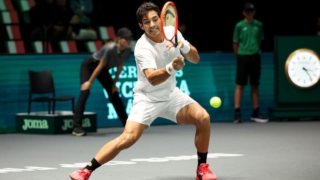 Cristian Garin se baja de la delegación chilena que competirá en el tenis de Santiago 2023