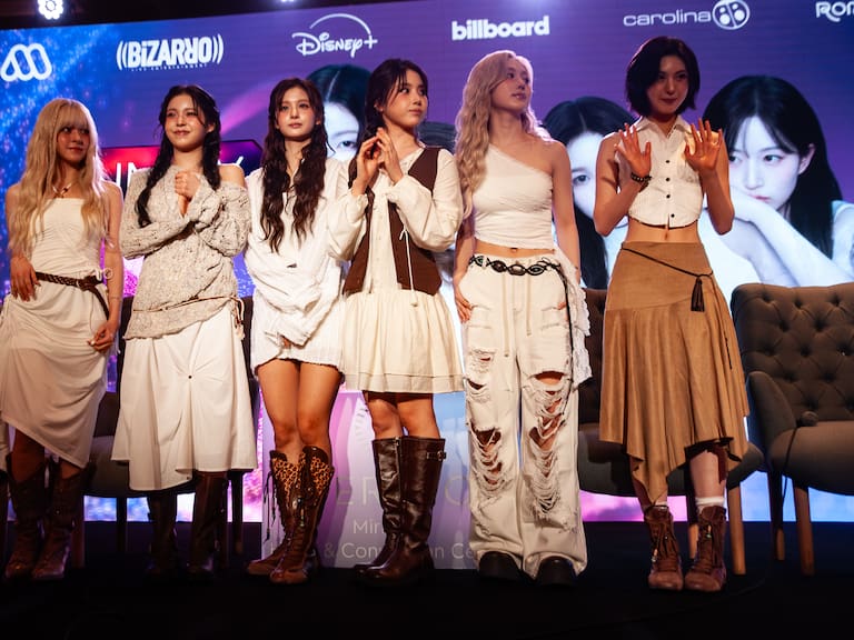 23 de febrero de 2026/VIÑA DEL MAR
El grupo Surcoreano, NMIXX, realiza su conferencia de prensa en el Hotel Sheraton, previo a su presentación en el Festival Internacional de la Canción de Viña del Mar 2026.
FOTO: VICTOR HUENANTE/AGENCIAUNO