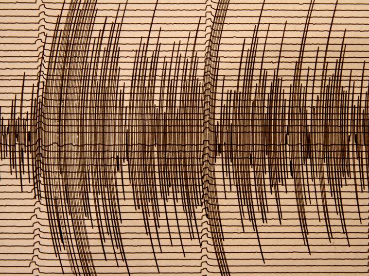 Imagen referencial de un sismógrafo detectando un terremoto