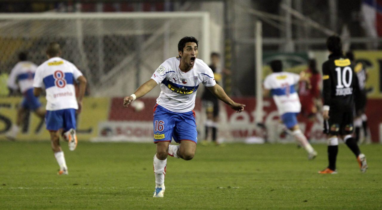 26 de Mayo 2011 Partido válido por Cuartos de Final del Campeonato Nacional de Apertura Copa Petrobras 2011, entre Colo Colo vs Universidad Católica jugado en el Estadio Monumental.
En la imagen Hans Martinez celebra uno de los goles de Universidad Catolica
Foto: Rodrigo Sáenz/AGENCIAUNO