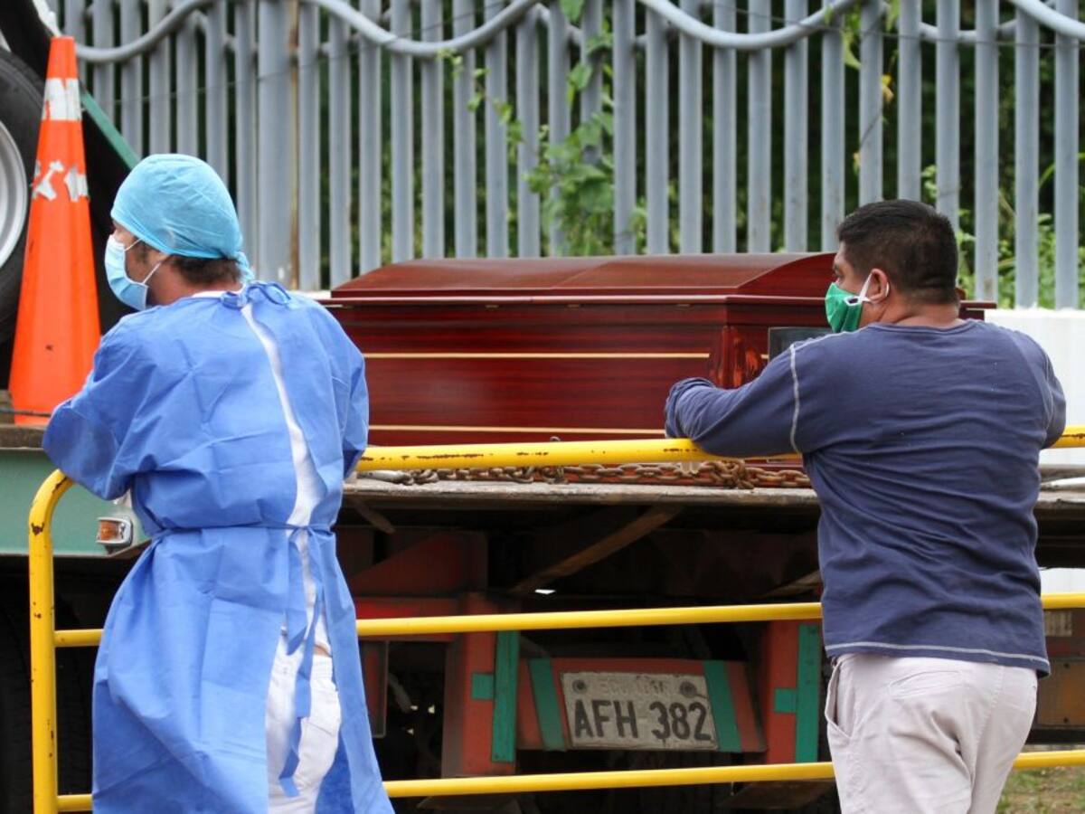 Ecuador en plena crisis del coronavirus sufre la acumulación de cadáveres en las casas