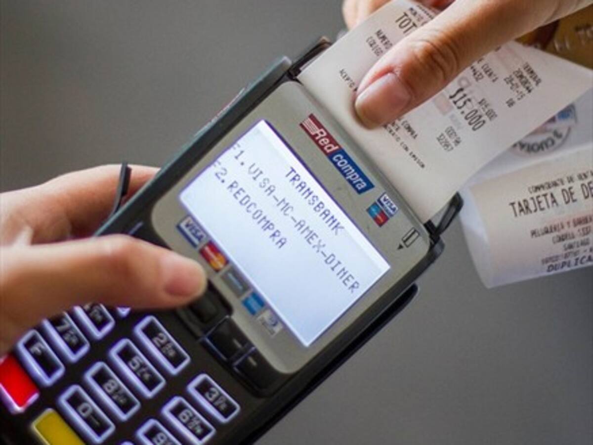 Adimark: chilenos están dispuestos a gastar menos en entretención y tecnología