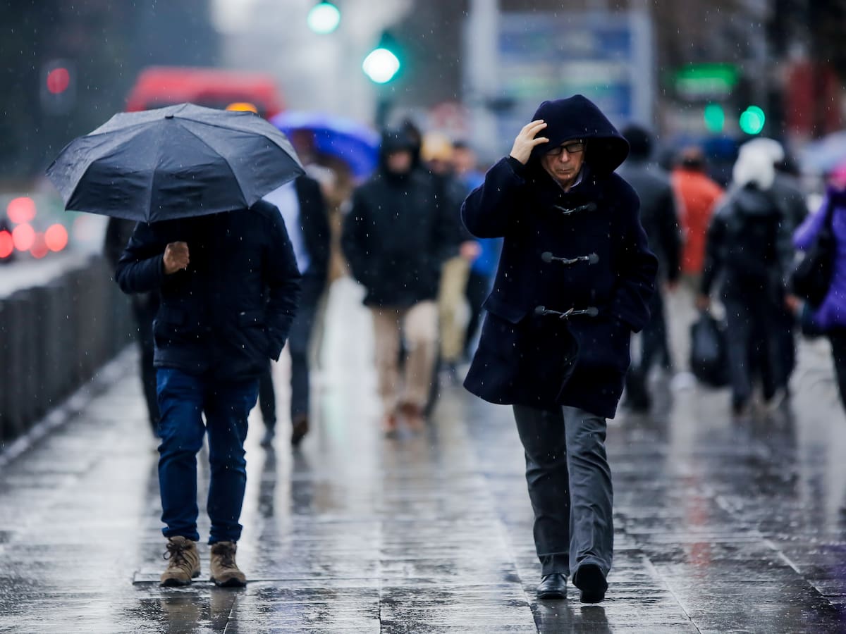 Nuevo sistema frontal dejará hasta 100 mm de lluvia y fuertes vientos: estas serán las regiones más afectadas en Chile