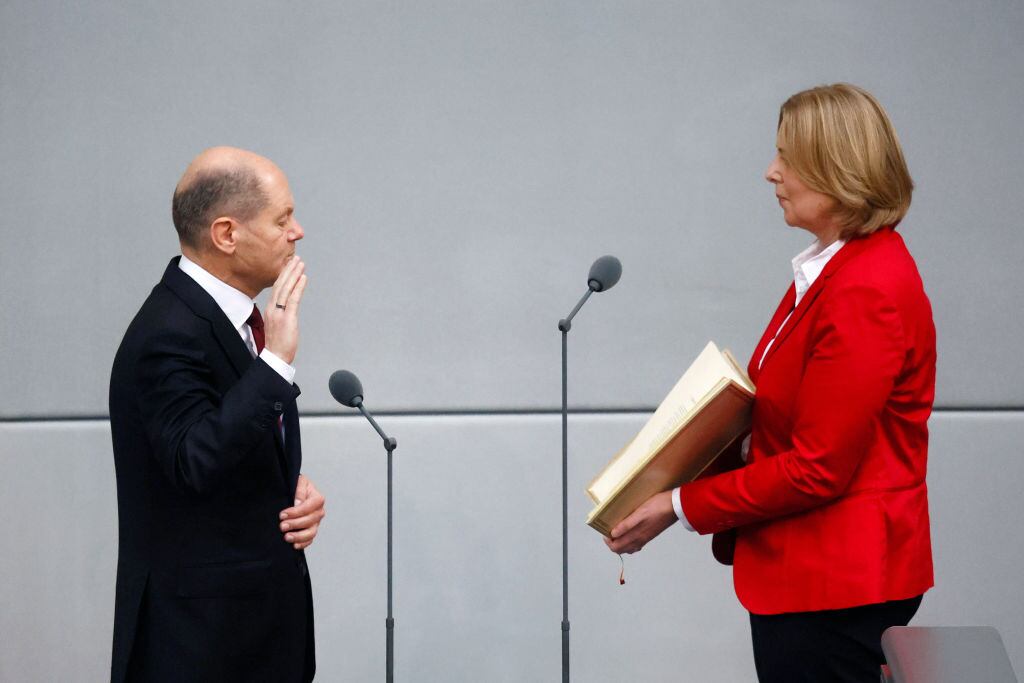 Olaf Scholz jura en el Bundestag como nuevo líder de la coalición gobernante