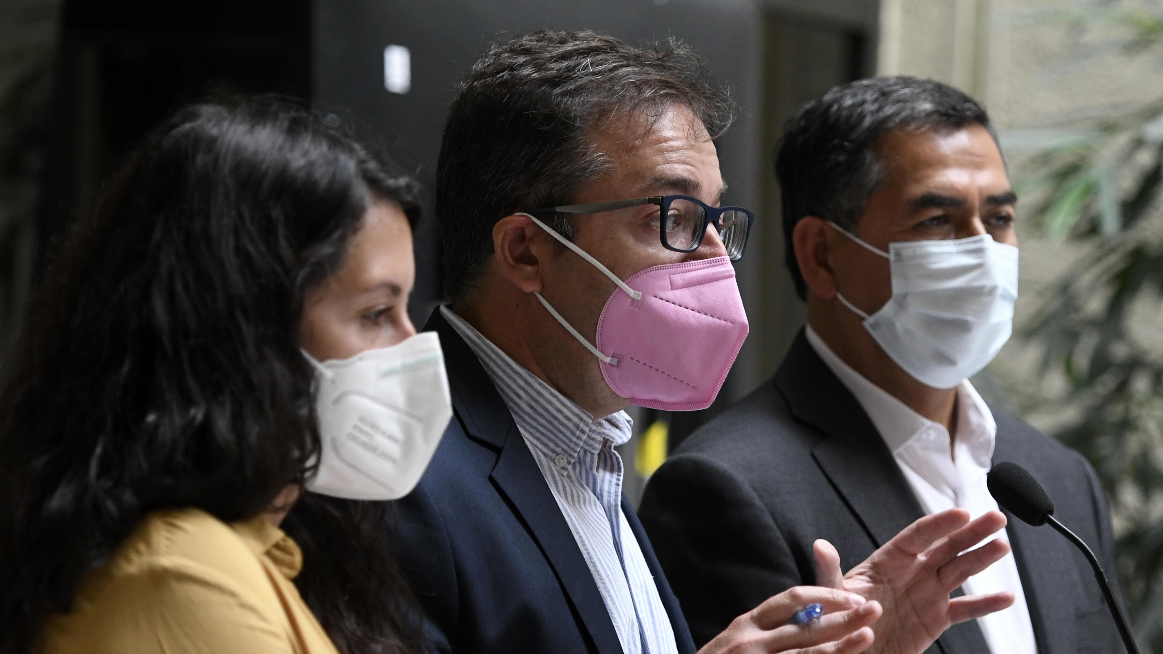 Gael Yeomans, Gabriel Silber y Leonardo Soto son los diputados que defenderán la acusación contra Piñera | Agencia Uno