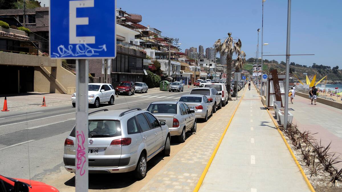 Vacaciones 2025 en Chile: Todos los precios de los estacionamientos en las principales playas del país