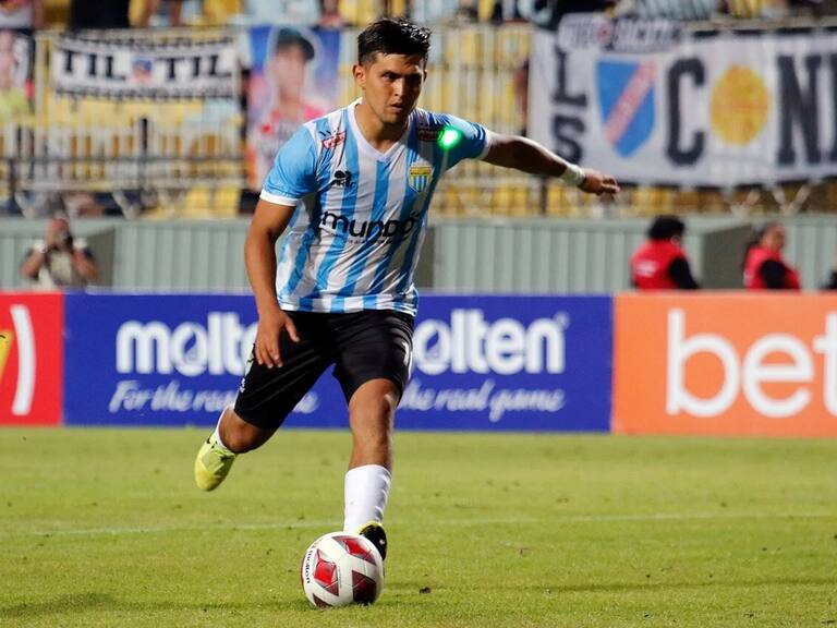 ¡Algunos lo postulan al Puskás! Así fue el golazo de mitad de cancha de Tomás Aránguiz en Copa Chile
