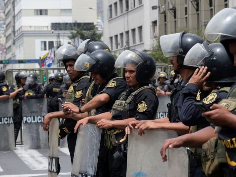 Police officers stand guard outside the Congress headquarters in Lima on December 7, 2022. - Peru's President Pedro Castillo dissolved Congress on December 7, 2022, announced a curfew and said he will form an emergency government that will rule by decree, just hours before the legislature was due to debate a motion of impeachment against him. (Photo by Cris BOURONCLE / AFP) (Photo by CRIS BOURONCLE/AFP via Getty Images)
