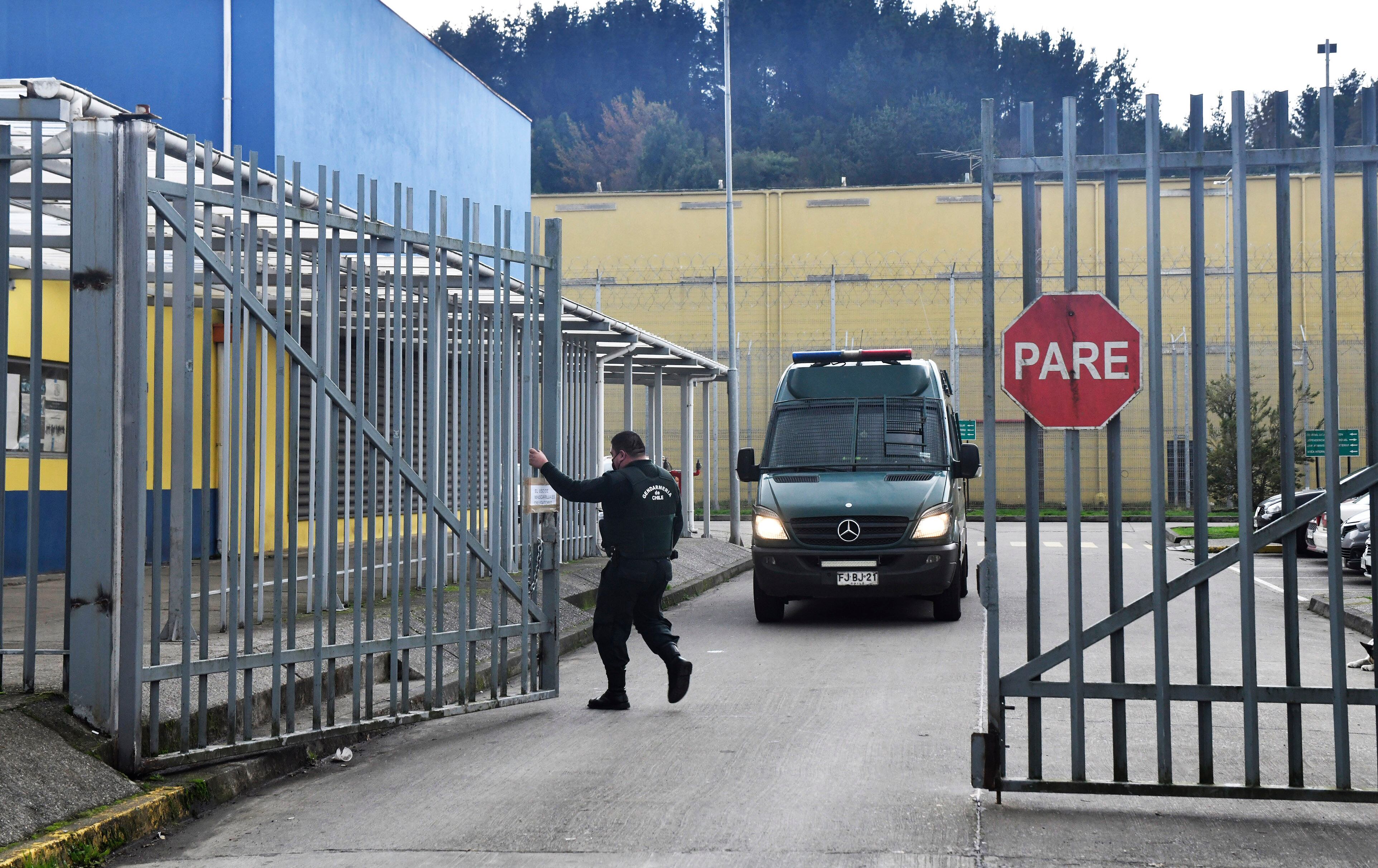 19 de Mayo 2020/VALDIVIAGendarmeria de la carcel de Valdivia, confirman 18 reos contagiados luego de los traslados desde Santiago a Valdivia.
Foto Miguel Angel Bustos/AGENCIA UNO.