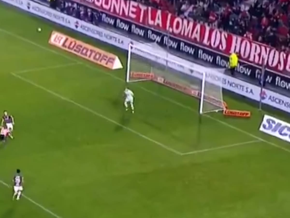 Alerta de Puskás en Argentina: el golazo de “chilena” que abrió el triunfo de Estudiante de La Plata
