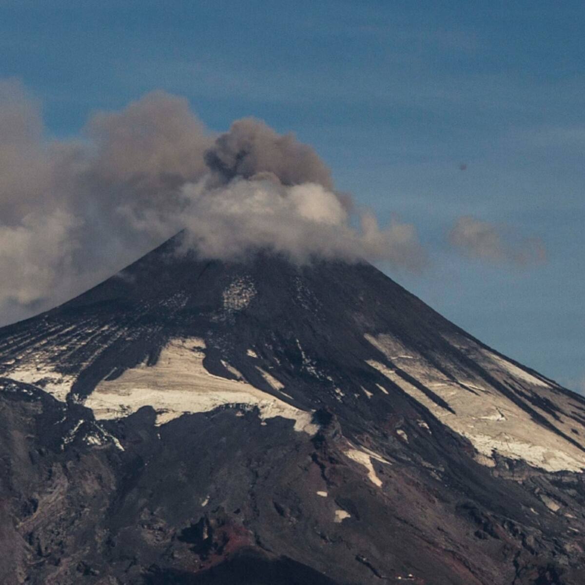 Volcán Villarrica: amplían perímetro de seguridad en torno al macizo por actividad alrededor del cráter