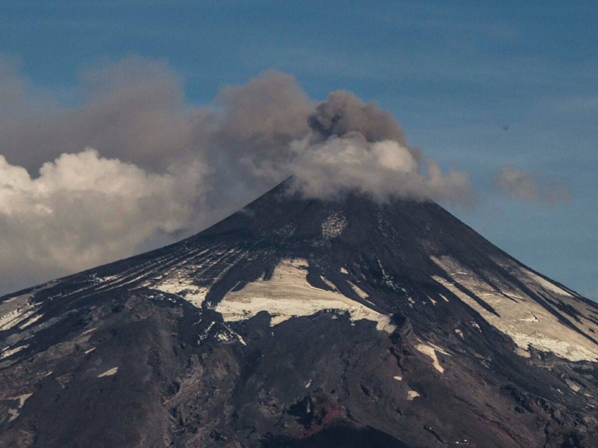 Las impresionantes imágenes que dejó una nueva explosión en el Volcán Villarrica