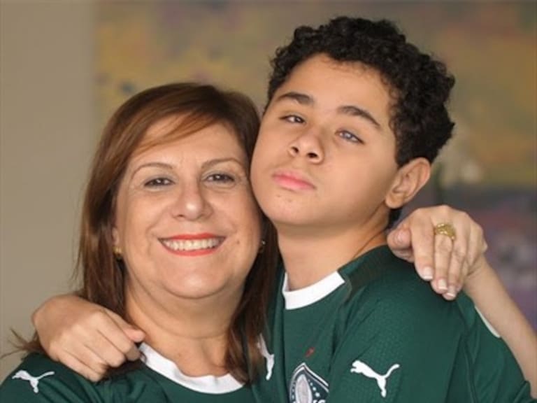 The Best FAN Awards: FIFA nominó a madre que le narra los partidos a su hijo ciego