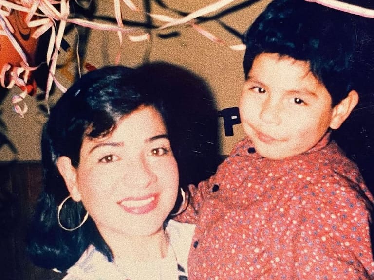 “Soy lo que soy por ella, y quise que su apellido sonara como reconocimiento a su gran y admirable labor como mamá”