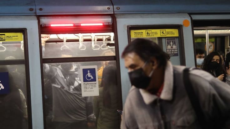 Con una estación cerrada: así funciona la Línea 5 del Metro de Santiago hoy martes tras incendio de tren