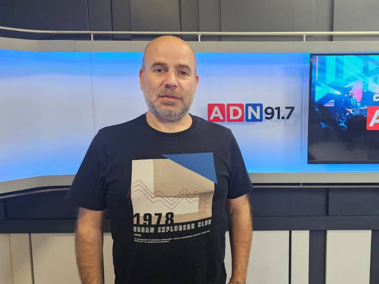 “La dictadura del like nos está volviendo infelices”: Javier Peña y el arte de abrazar la tristeza