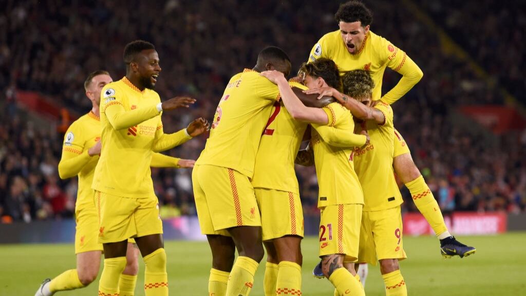 Liverpool vence a  Southampton y estira la definición por el título de la Premier League hasta la última fecha