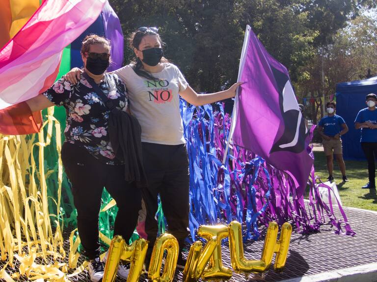 12 de Febrero de 2022/SANTIAGO Parejas del mismo sexo y familias homoparentales conmemoran por décimo año consecutivo el Picnic por el Amor Diverso, evento organizado por el Movimiento de Integración y Liberación Homosexual (móvil), con motivo del Día del Amor
FOTO: LUKAS SOLIS/ AGENCIAUNO