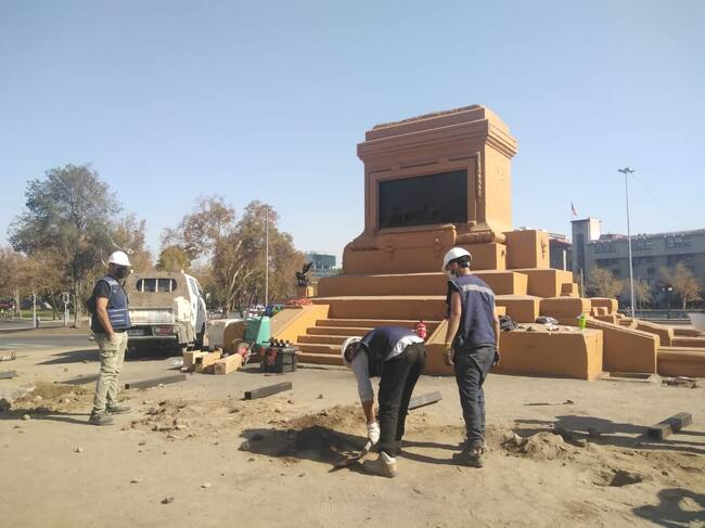 Instalan reja de protección en Baquedano / ADN.CL