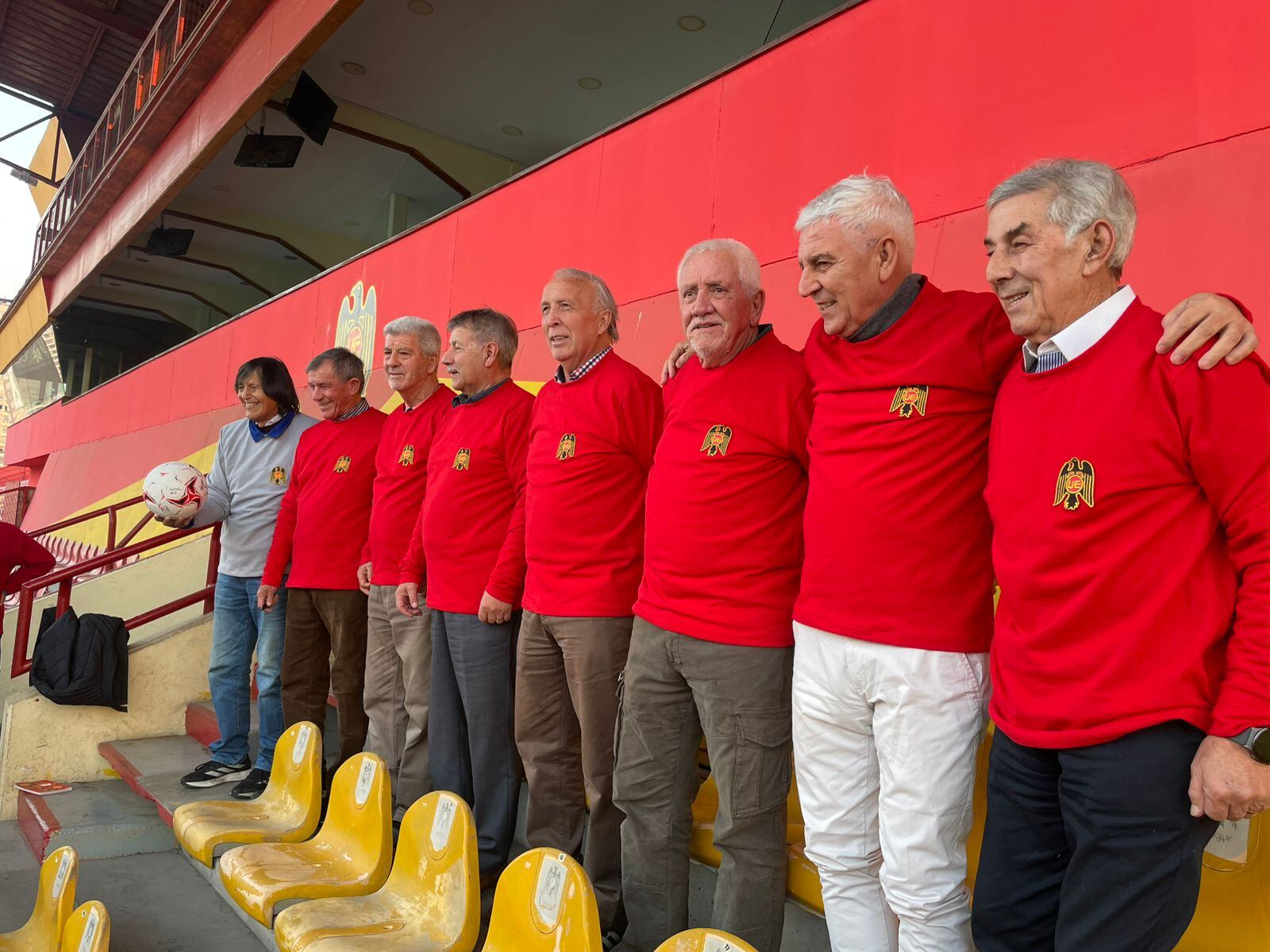 De izquierda a derecha: Leopoldo Vallejos, Juan Miranda, Reinaldo Hoffman, Eddio Inostroza, Mario Soto, Francisco Las Heras, Hugo Úbeda y Juan Machuca.