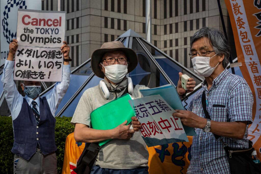 Ciudadanos protestan contra la realización de los JJOO de Tokio