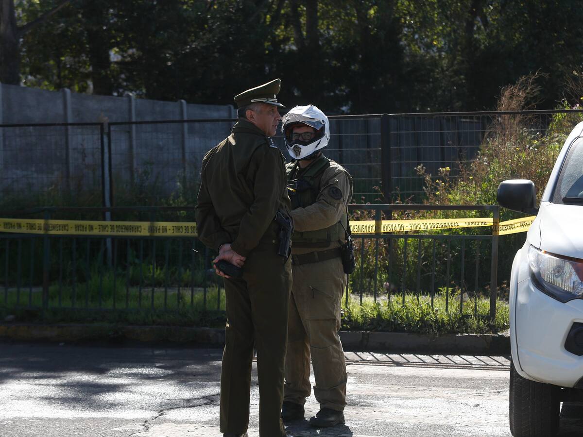 Fiscalización vehicular en Santiago termina en San Joaquín con persecución policial y cinco detenidos: intentaron chocar a carabinero motorizado