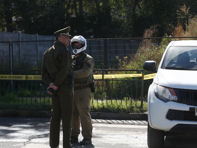 Fiscalización vehicular en Santiago termina en San Joaquín con persecución policial y cinco detenidos: intentaron chocar a carabinero motorizado