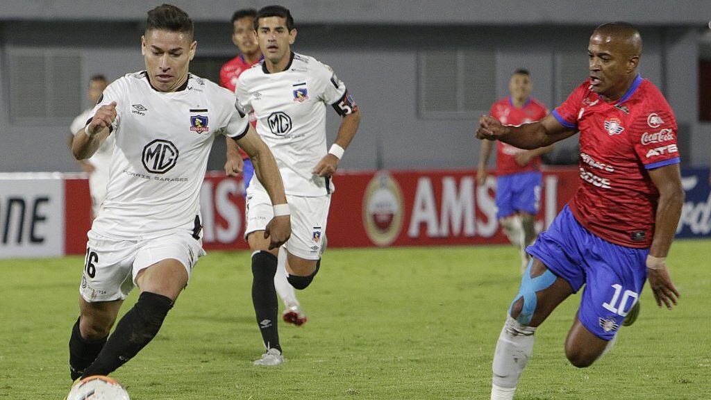 04 DE MARZO DE 2020/COCHABAMBA, BOLIVIAOscar Opazo (i), durante el partido valido por el grupo C de la Copa Conmebol Libertadores 2020, entre Jorge Wilsterman y Colo Colo, disputado en el Estadio Felix Capriles de Cochabamba, Bolivia.
FOTO: DAVID FLORES/AGENCIAUNO