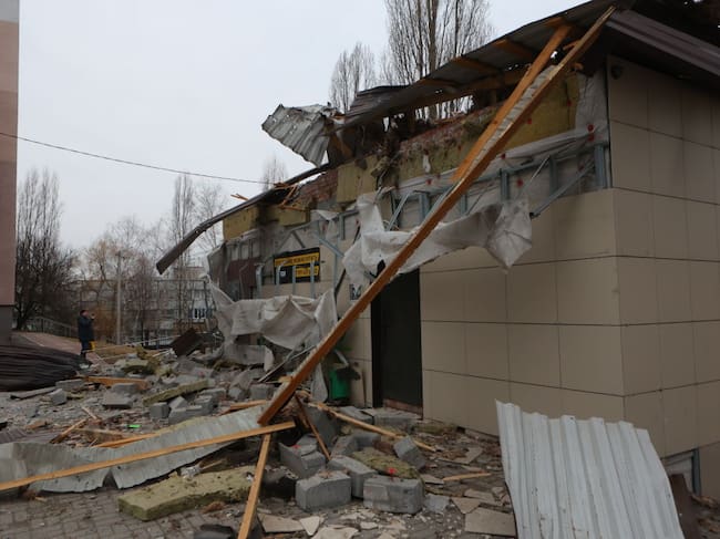 Una vivienda civil destruida por los ataques aéreos de Ucrania contra diferentes localidades de la región fronteriza de Belgorod en Rusia.