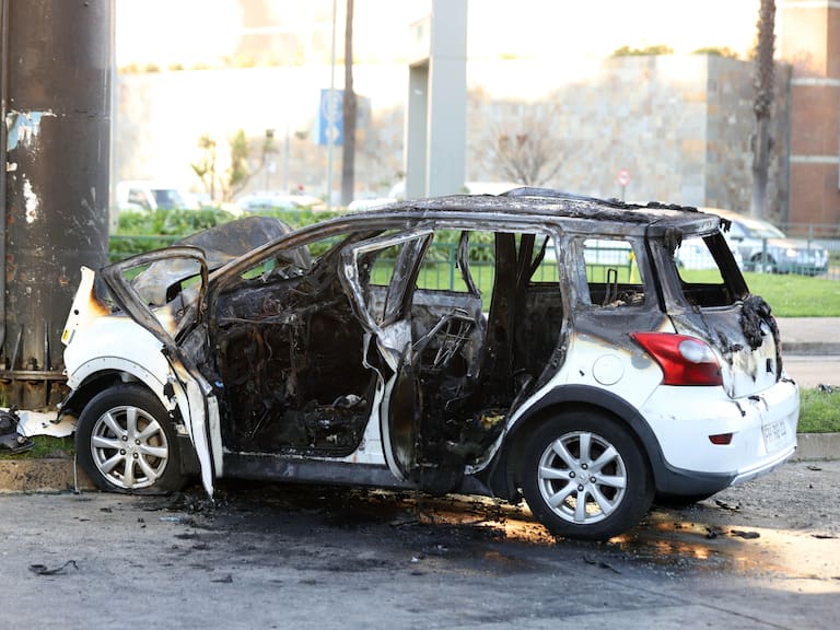 Viña del Mar: Choque de automóvil con poste publicitario terminó con tres fallecidos