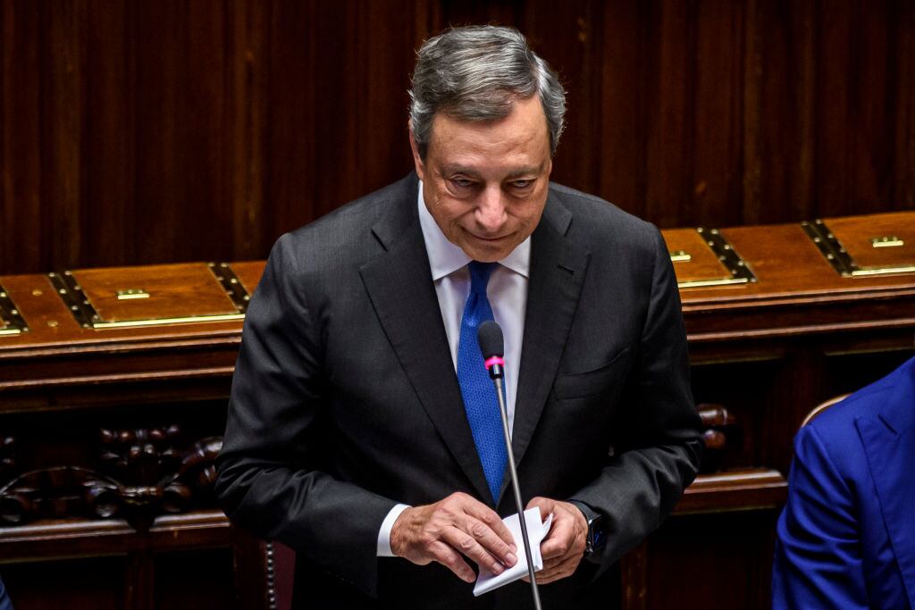 El primer ministro italiano Mario Draghi da su discurso de despedida